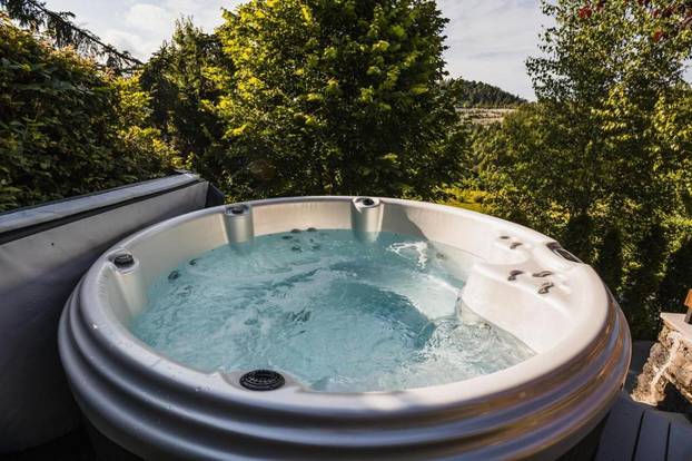 FOTO Vila s pogledom na jezero u Fužinama je sve što nam treba za savršeni proljetni odmor