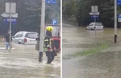 VIDEO Drama u Ogulinu, izlila se rijeka, autom zapeo u vodi: 'Čovjeka je izvukao traktorist'