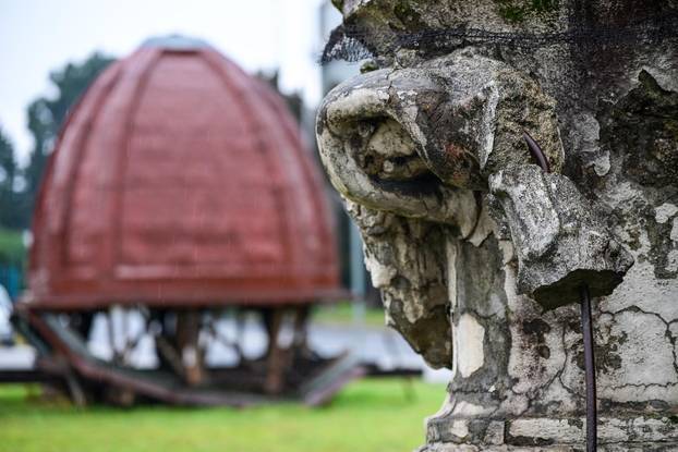 Zagreb: Skladište oštećenih tornjeva i drugih dijelova zgrada iz centra koje su stradale u potresu