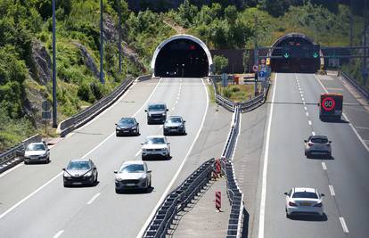 HAK: Gužvi nema, povremeno pojačan priljev vozila kod naplate Lučko u smjeru mora