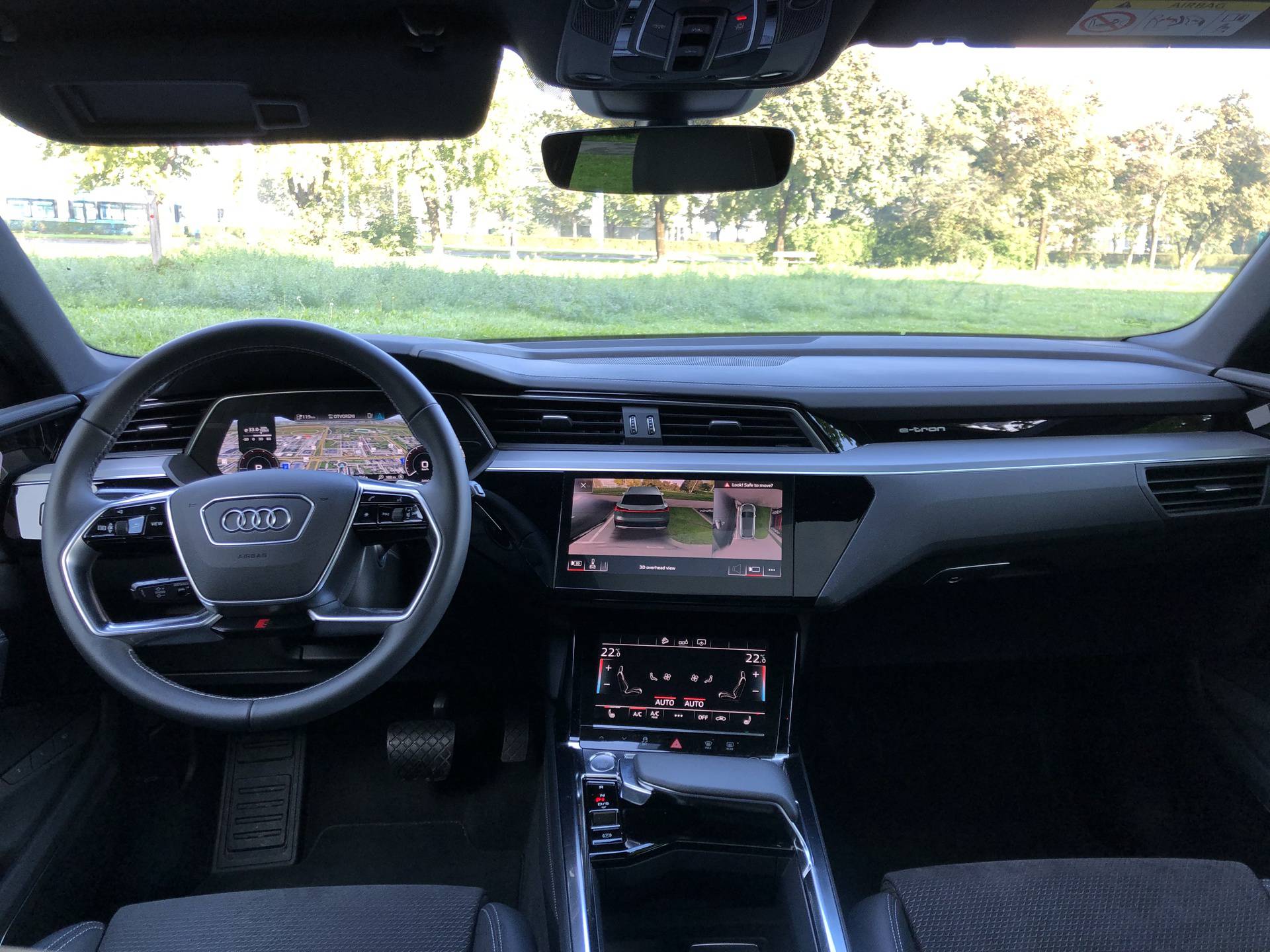 Snažan, brz i impresivan, nije čudo da je novi Audi e-tron hit