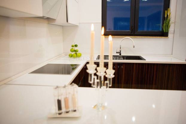 FOTO Kakva perverzija u Splitu! Vodeni raj i slike dizajnera. Ova vila se prodaje, a znamo i cijenu