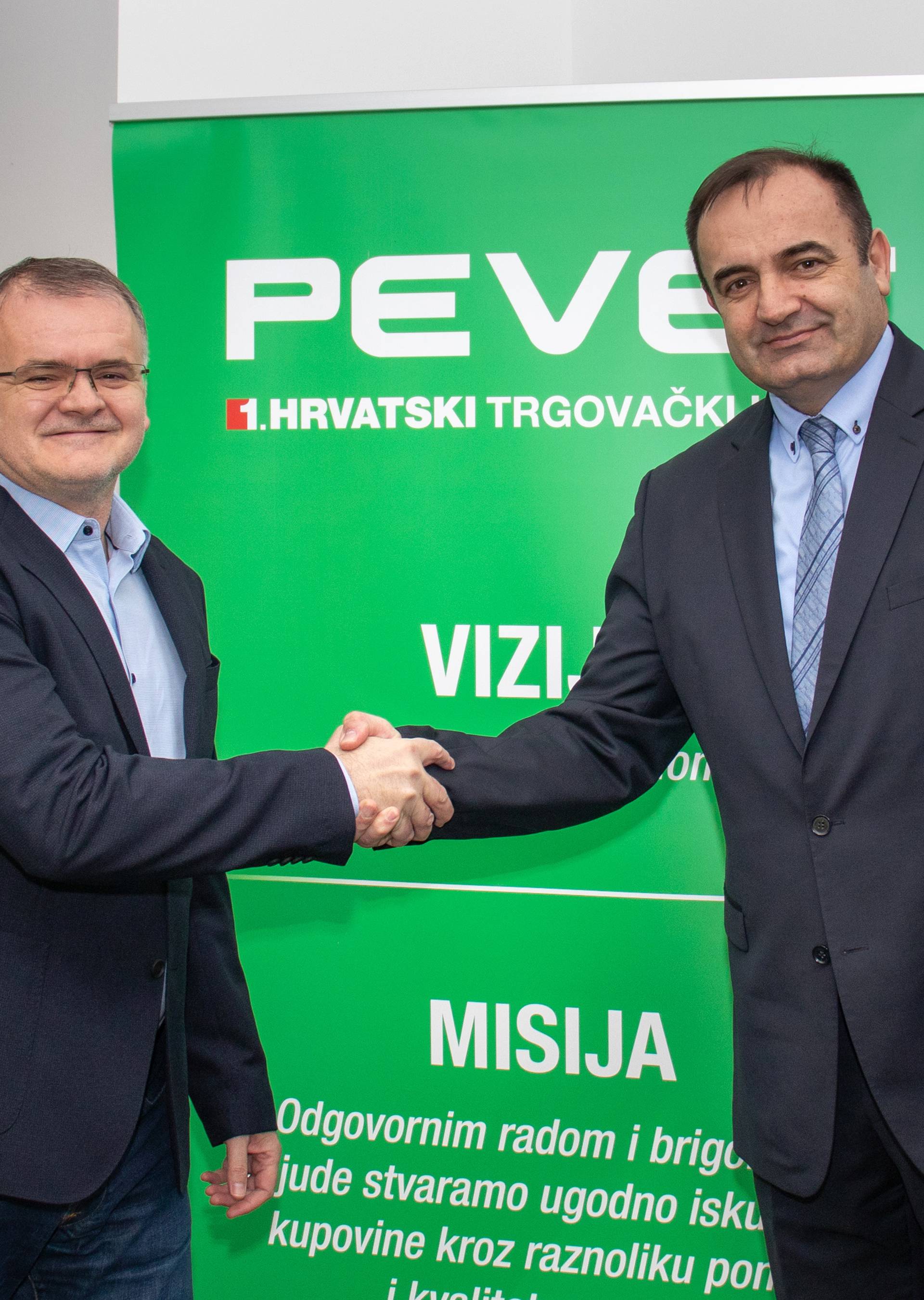 Pevec potpisao ugovor o izgradnji centra u Vinkovcima