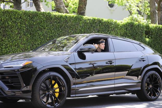 *EXCLUSIVE* Justin Bieber needs directions while visiting an open house in Los Angeles, CA