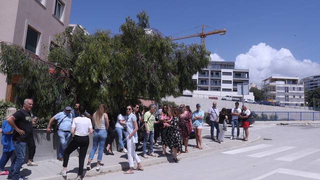 Split: Stanovnici Žnjana okupili se nezadovoljni prometnim rješenjem zbog radova na proširenju ulice Put Žnjana