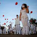 Crveni baloni iznad Brazilije u čast preminulima od korona virusa: Oni su bili nečija ljubav