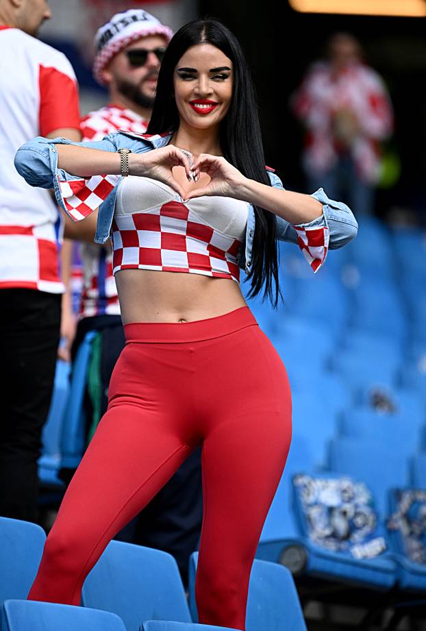 Hamburg: Ivana Knoll pozirala i slala poljupce s tribine uoči utakmice Hrvatska - Albanija