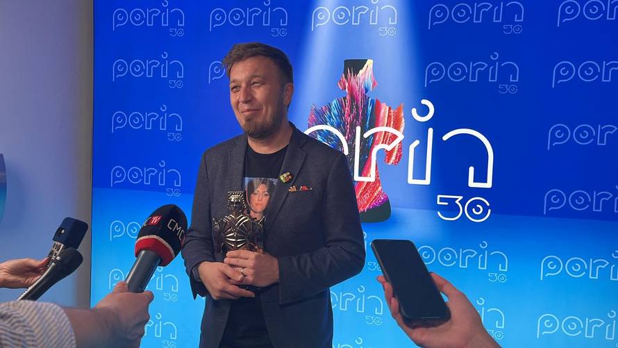 Edo Maajka osvojio nagradu pa ju zamijenio pivom: 'Draži mi je Porin koji sam osvojio 2003.'