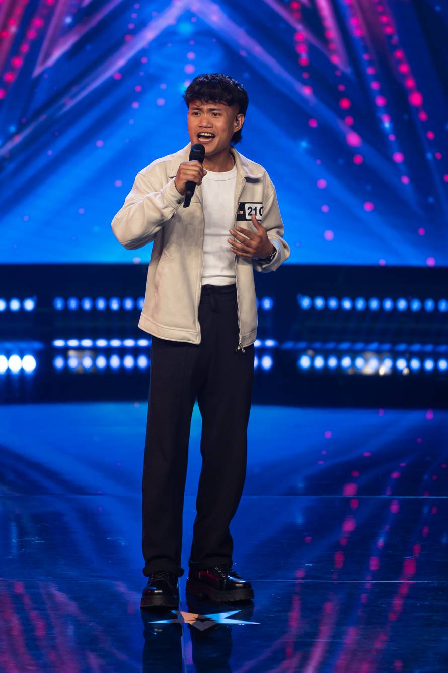 Filipinac Nicolas Ypil pjesmom oduševio žiri, vidno ganuta Martina stisla je zlatni gumb