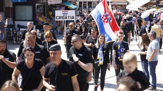 FOTO: Koliko sretnih gumbića na jednom mjestu: Pogledajte paradu dimnjačara u Sarajevu