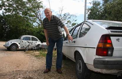 Nepoznati  zadarski vandal izbušio gume na devet auta