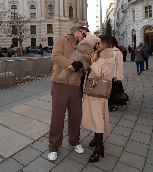 FOTO Napadač BiH uoči SP-a otvorio dušu: 'Moja supruga je Srpkinja, ali nogomet spaja...'