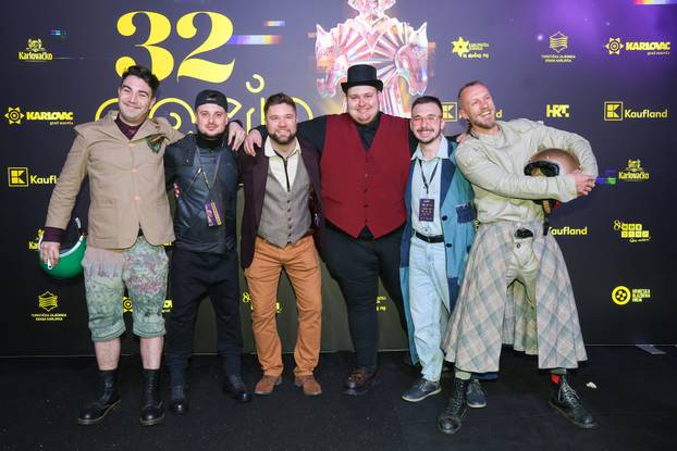 Karlovac: Dolazak uzvanika na 32. dodjelu glazbenih nagrada Porin