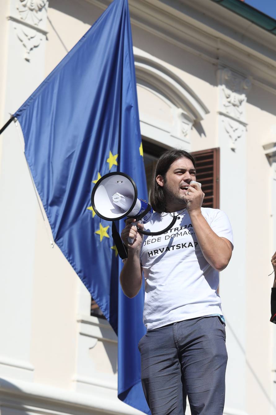 Zagreb: Kaos pred Vladom, Sinčić istovario hrpu lubenica na Markovom trgu