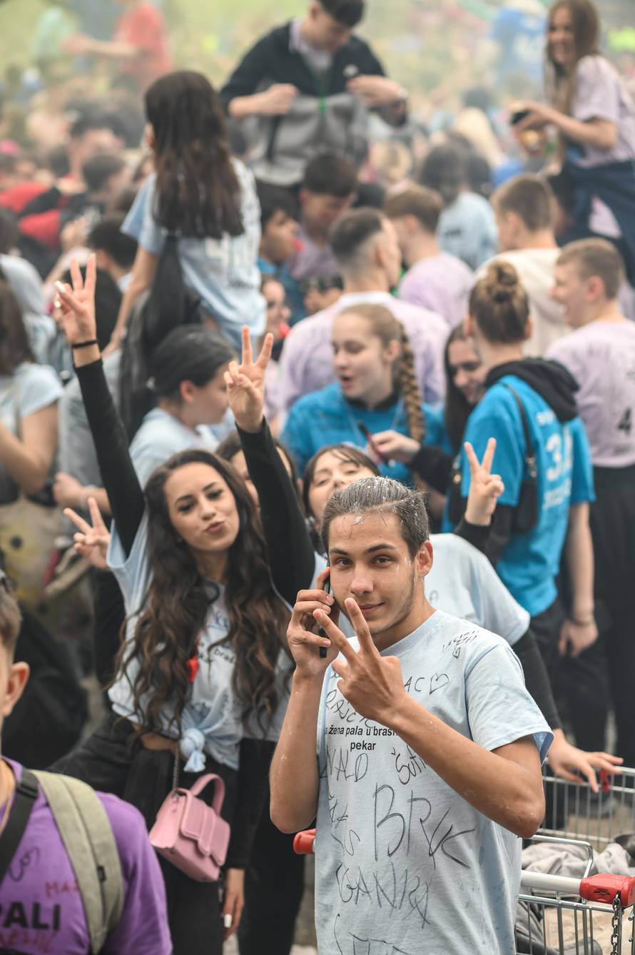 Zagreb: Maturanti se okupili na Trgu bana Jelačića i krenuli prema Bundeku