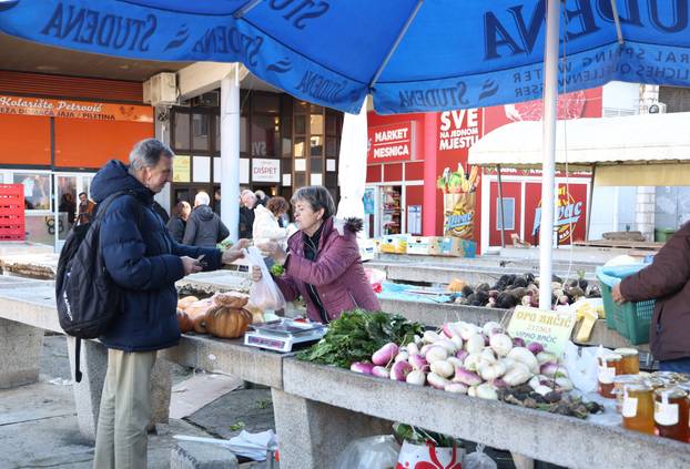 Šibenik: Ponuda vo?a i povr?a na tržnici