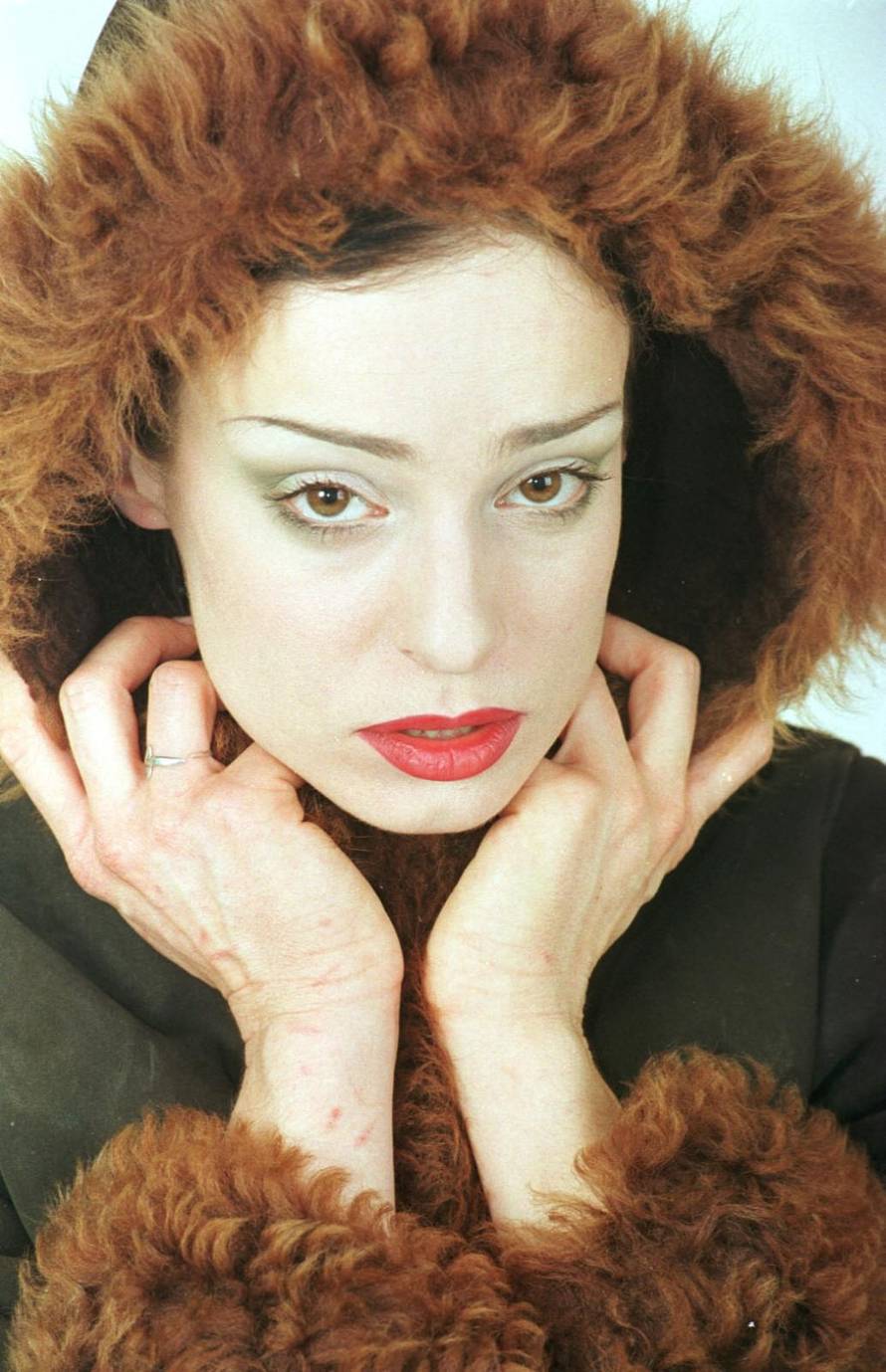 Nakon nesretnih ljubavi je sve napustila i otišla u samostan...