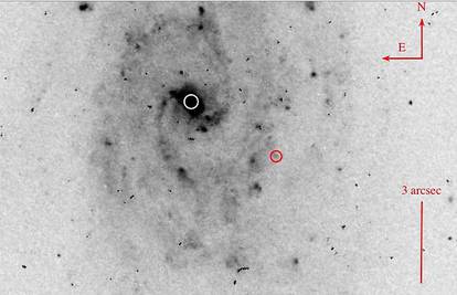 Otkrili masivnu crnu rupu koja izlijeće iz galaksije 