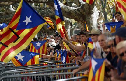 Katalonci danas o neovisnosti: Samo će simbolično glasovati
