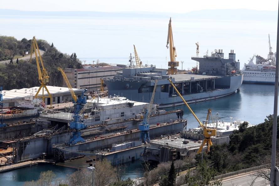 U Viktor Lenac nalazi se ratni brod američke flote USS Hershel Woody Wiliams