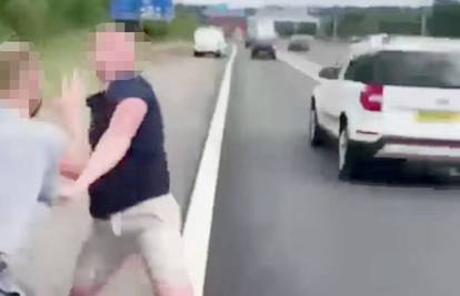 VIDEO Mlatili se na autocesti