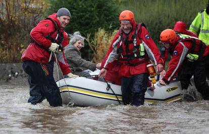 Engleska: Zbog jakih kiša stotine ostale bez domova