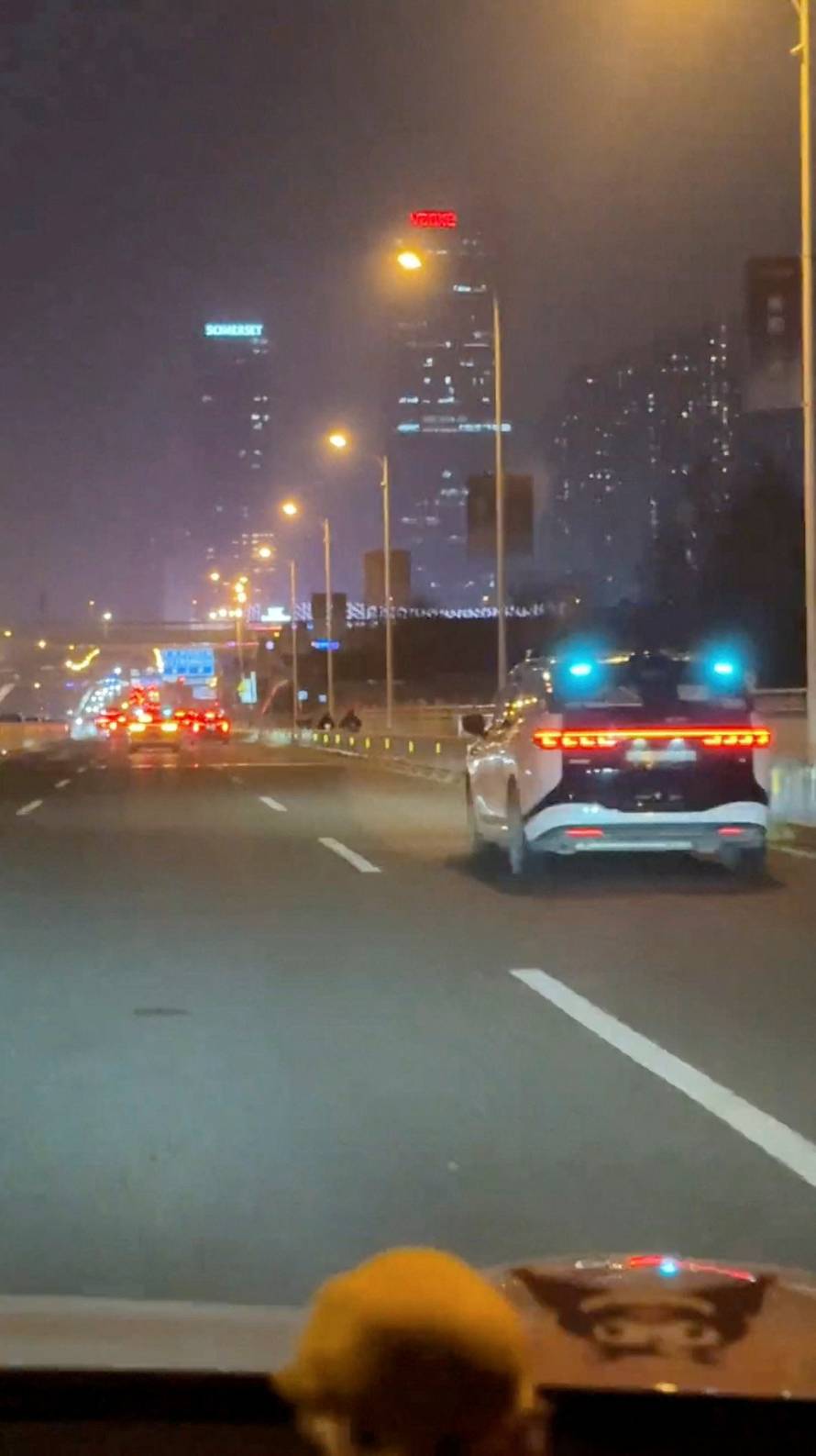 Apollo Go robotaxis stop in the middle of traffic due to a system failure