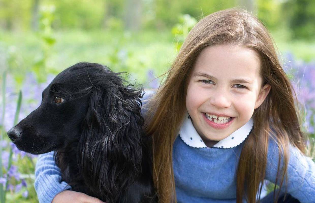 Objavljenje nove fotke princeze Charlotte. Sliči li vam više na tatu Williama ili mamu Kate?
