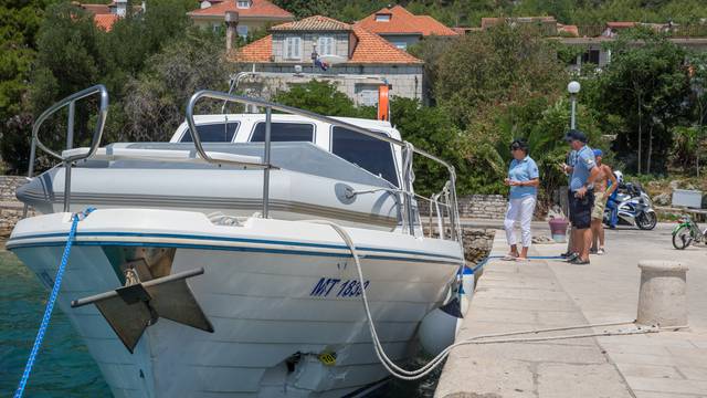 U Pelješkom kanalu sudarila se dva broda, nestao češki turist
