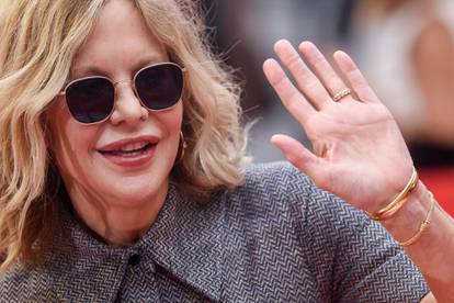 FOTO Meg Ryan prošetala se crvenim tepihom Sarajevo film festivala i pozdravila je fanove