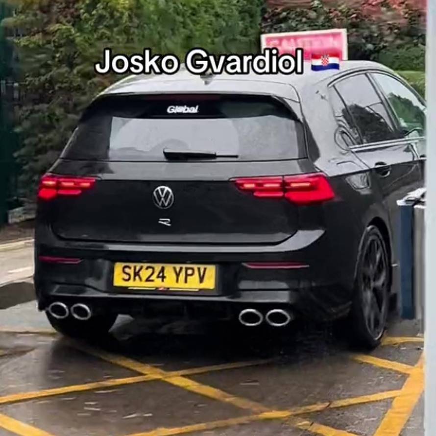 VIDEO Joško Gvardiol vozi auto star 25 godina: 'Kakav lik... A mogao bi imati koji god poželi'