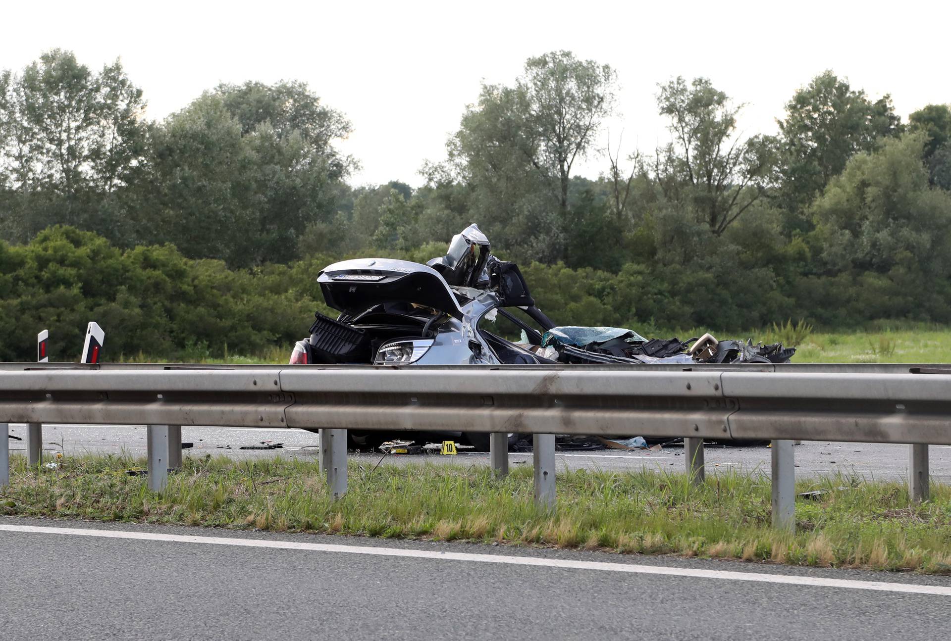 Dvije osobe smrtno stradale u prometnoj nesreći na autocesi A3 između čvora Okućani i Novska