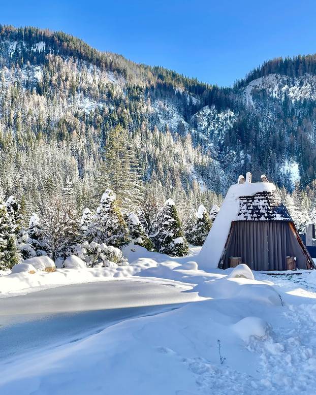 FOTO Ovo je najljepši bazen na Alpama: Topao je, proziran i ima pogled na Dolomite