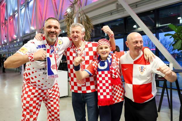 Herning: Navijači očekuju početak utakmice Hrvatska i Njemačka u polufinalu EHF Europskog prvenstva