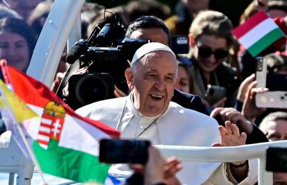 U Budimpešti deseci tisuća ljudi prisustvovali misi pape Franje: 'Ne zatvarajte vrata strancima'