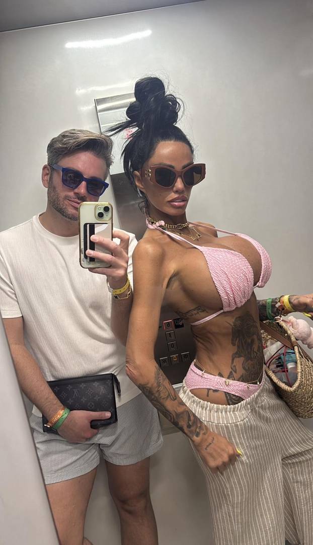 FOTO Sjećate se Katie Price? Evo je opet. Pokrenula 18+ projekt