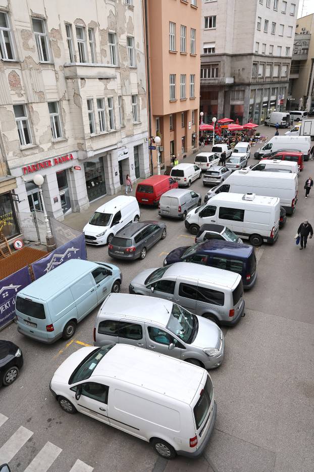 Zagreb: Kaos oko tržnice Dolac