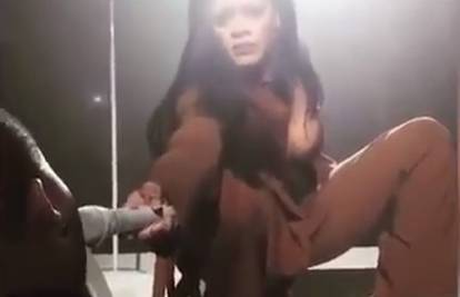 Ostala bez riječi: Rihanna dala mikrofon fanu koji je 'rasturio'