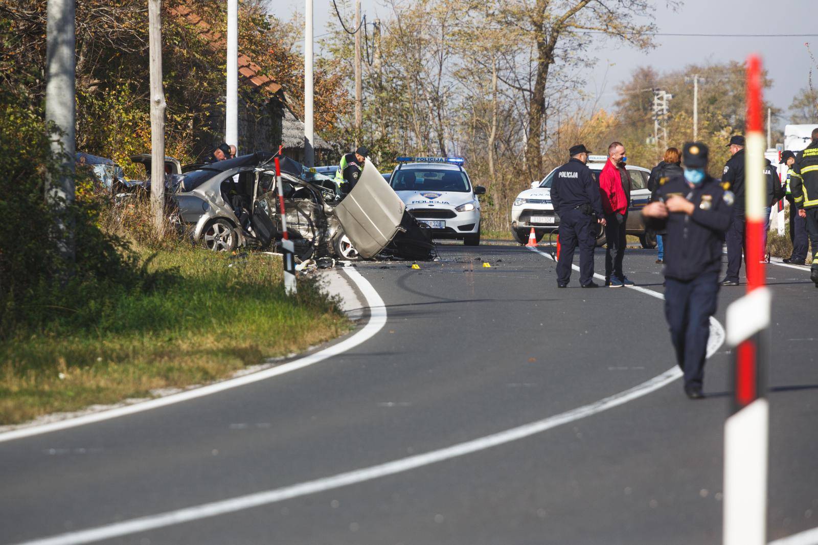 Jošani: Tri osobe poginule u frontalnom sudaru između dva automobila