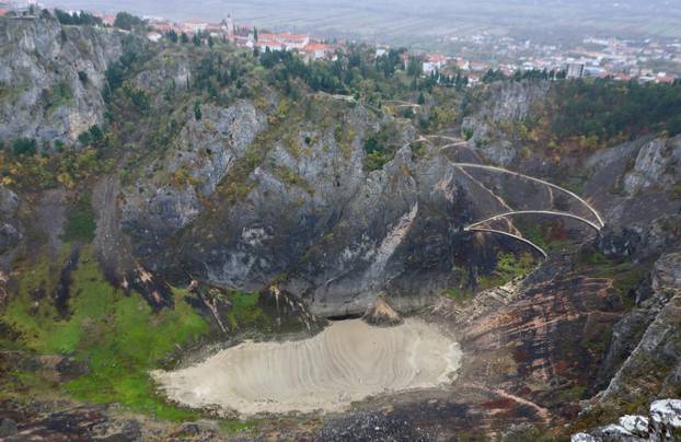 Imotski: Presušilo je  Modro jezero