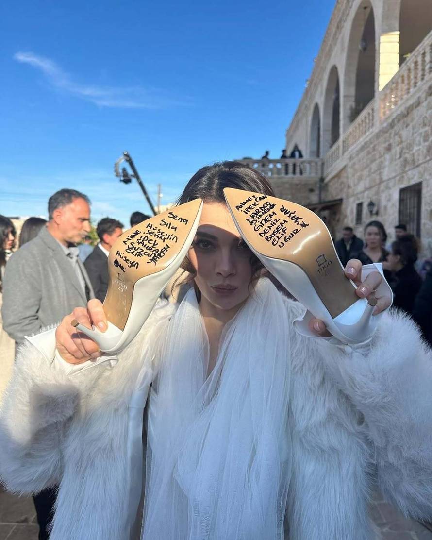 Tko je zvijezda sapunice 'Daleki grad': Ljubi kolegu na daljinu, a glumu nije uspjela upisati...