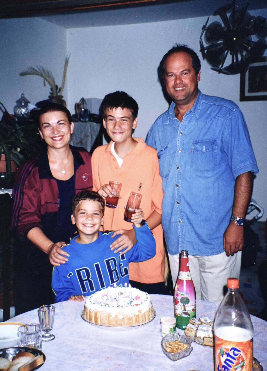 Sin Zorice Kondže: Moja mater ista je kao i svačija, samo što moja bolje pjeva od tvoje...