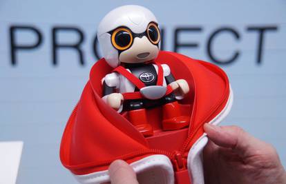 Budno oko u autu: Kirobo Mini robot će buditi umorne vozače