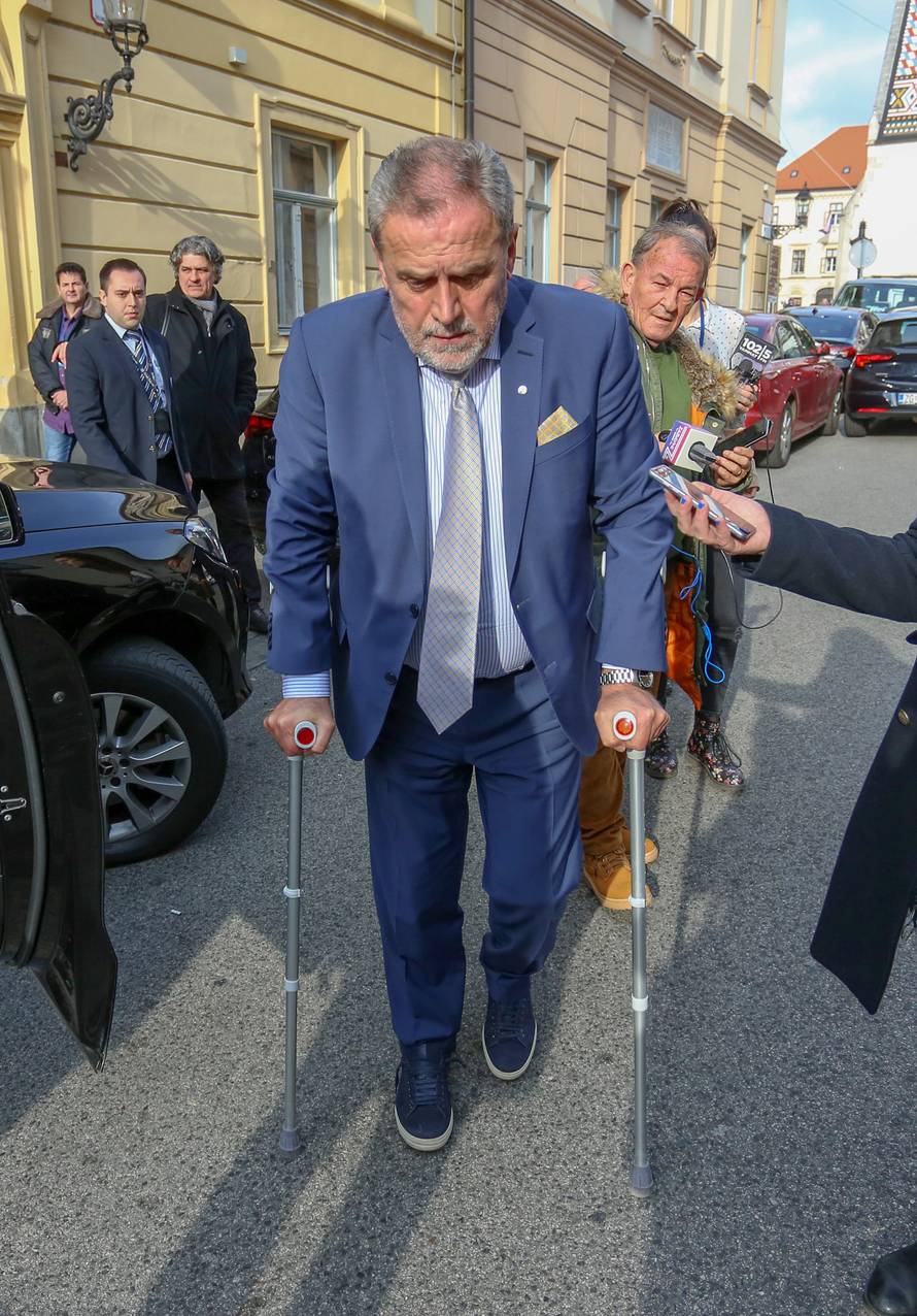 Zagreb: Gradonačelnik Bandić napustio viječnicu uoči glasovanja o proračunu