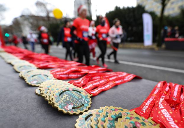 U Zagrebu je održana humanitarna i kostimirana utrka Zagreb Advent Run