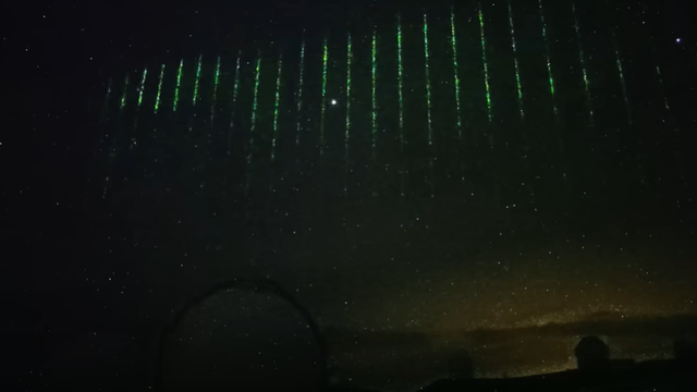 VIDEO Nebo iznad Havaja osvijetlili zeleni laseri: 'Ma što je ovo, da nisu vanzemaljci?!'