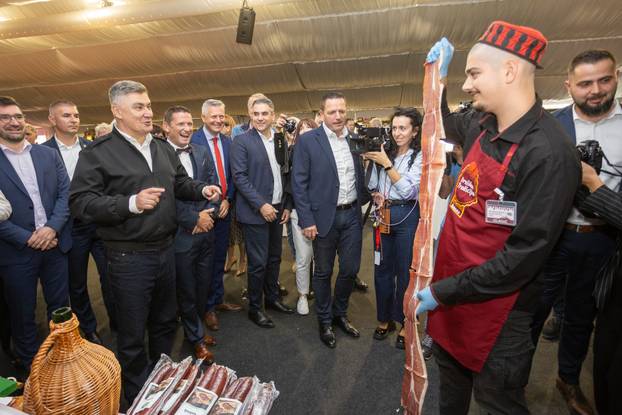 Otvoren 17. Internacionalni sajam pršuta u Tinjanu