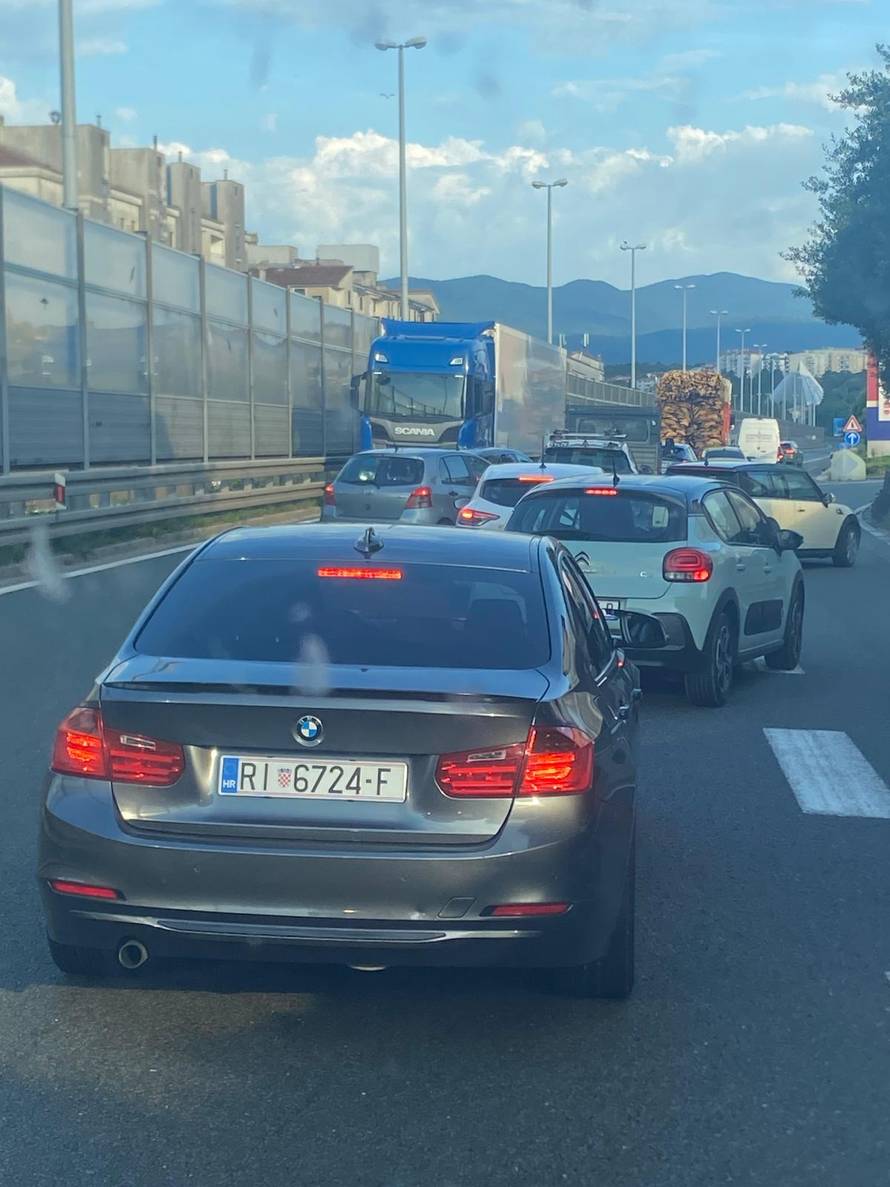 VIDEO Rumunj vozio kamion u krivom smjeru i bježao policiji: 'Izvlačili su ga van. Strašno!'