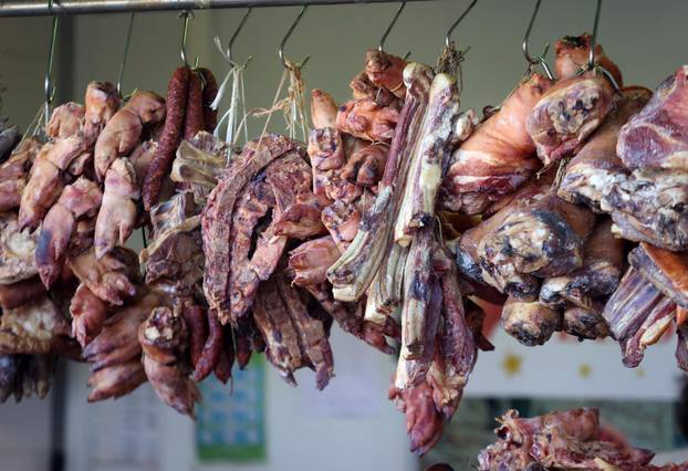 Šibenik: Ponuda suhomesnatih proizvoda