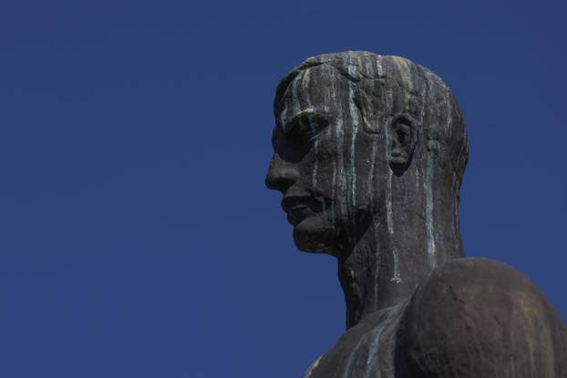 Zagreb: Na Uskrs osvanuli pofarbani testisi Bacača diska 